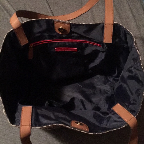 ❗️SOLD❗️Tommy Hilfiger Purse - Picture 3 of 4